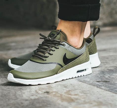 Olive Nike Sneakers für Damen online kaufen 